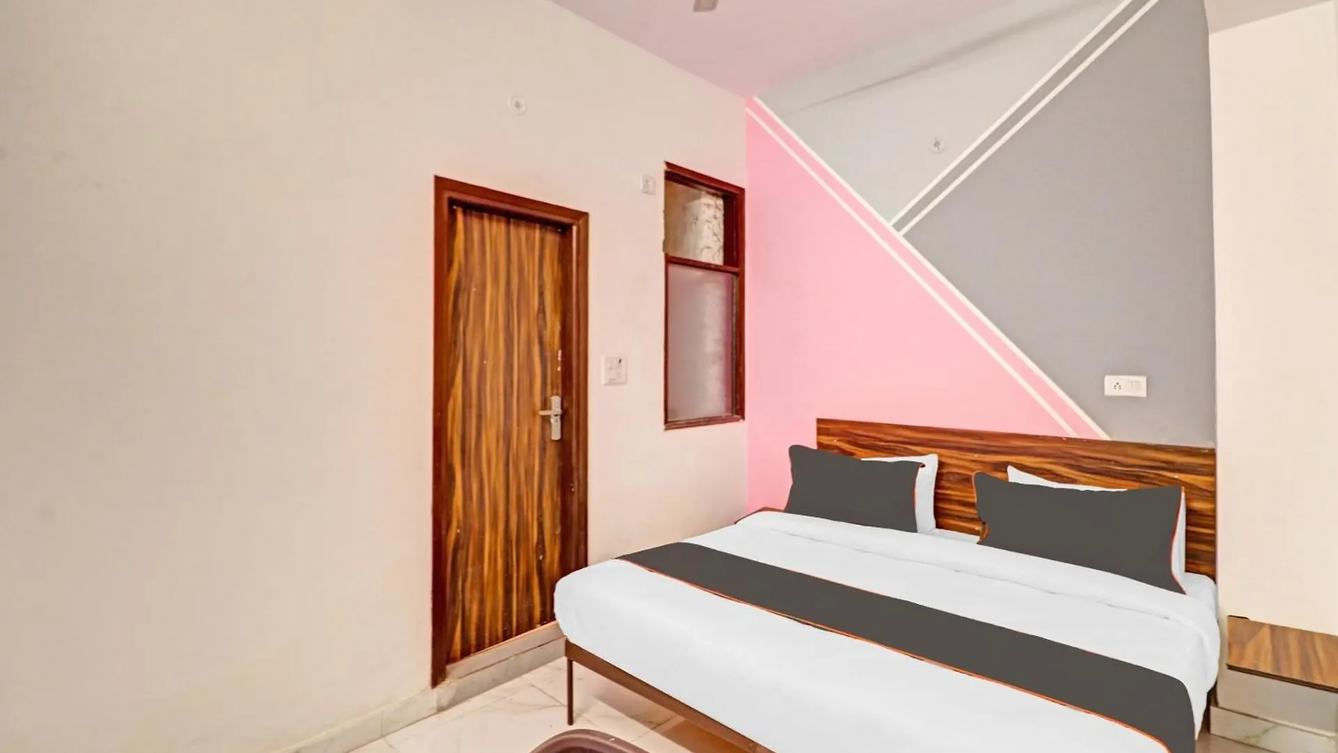 Hotel O Town Plaza Delhi