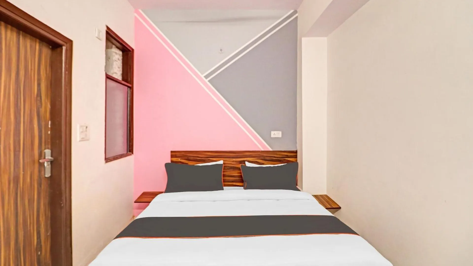 Hotel O Town Plaza Delhi